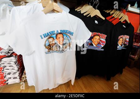 Toutes sortes de souvenirs d'Obama peuvent être trouvés en vente dans les magasins avant son inauguration, à Washington, DC, Etats-Unis le 20 novembre 2008. Photo par Olivier Douliery/ABACAPRESS.COM Banque D'Images