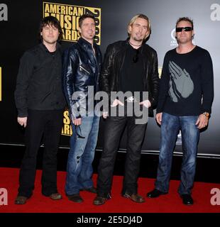 Nickelback arrive pour les American Music Awards 2008 qui se tiennent au Nokia Theatre de Los Angeles, CA, USA le 23 novembre 2008. Photo de Lionel Hahn/ABACAPRESS.COM Banque D'Images