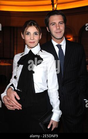 Clotilde Courau et SAS Emmanuel Philibert de Savoie participant à la fête caritative « Dessine-moi un mouton », qui s'est tenue au Pavillon le Doyen à Paris, en France, le 1er décembre 2008. Photo de Thierry Orban/ABACAPRESS.COM Banque D'Images