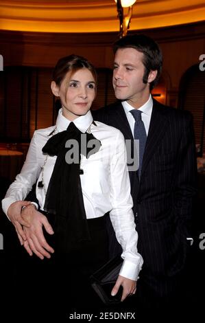 Clotilde Courau et SAS Emmanuel Philibert de Savoie participant à la fête caritative « Dessine-moi un mouton », qui s'est tenue au Pavillon le Doyen à Paris, en France, le 1er décembre 2008. Photo de Thierry Orban/ABACAPRESS.COM Banque D'Images