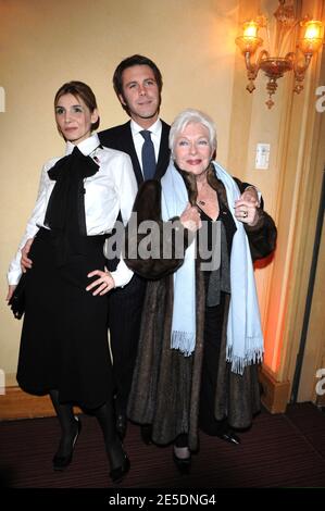 Clotilde Courau, SAS Emmanuel Philibert de Savoie et Line Renaud participant à la fête caritative « Dessine-moi un mouton », qui s'est tenue au Pavillon le Doyen à Paris, en France, le 1er décembre 2008. Photo de Thierry Orban/ABACAPRESS.COM Banque D'Images