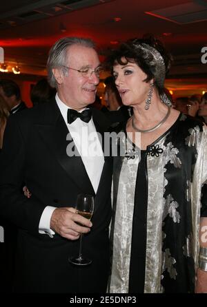 Acteurs Anny Duperey et Bernard le Coq participant au "Prix Grand Siecle Laurent Perrier", qui s'est tenu au Pavillon d'Armenonville à Paris, France, le 1er décembre 2008. Photo de Denis Guignenbourg/ABACAPRESS.COM Banque D'Images