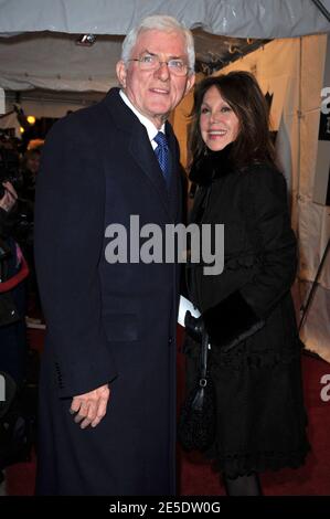 Phil Donahue et Marlo Thomas assistent à la première de 'Doubt' au Paris Theatre de New York, NY, USA le 7 décembre 2008. Photo de Gregorio Binuya/ABACAPRESS.COM Banque D'Images