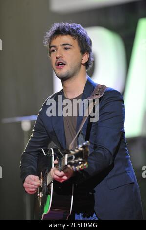 'La chanteuse française Renan Luce se produit en France 4 spectacle musical spécial ''2008 PARTIE en LIVE'' tenu au Bataclan à Paris, France le 8 décembre 2008 . Photo de Mousse/ABACAPRESS.COM' Banque D'Images