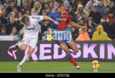 Thierry Henry de Barcelone lors du match de football de la première Ligue espagnole, FC Barcelone contre Real Madrid au stade Nou Camp de Barcelone, Espagne, le 13 décembre 2008. Barcelone a gagné 2-0. Photo de Steeve McMay, Cameleon/ABACAPRESS.COM Banque D'Images