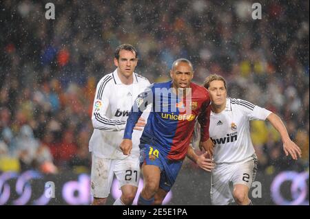 Thierry Henry de Barcelone lors du match de football de la première Ligue espagnole, FC Barcelone contre Real Madrid au stade Nou Camp de Barcelone, Espagne, le 13 décembre 2008. Barcelone a gagné 2-0. Photo de Steeve McMay, Cameleon/ABACAPRESS.COM Banque D'Images