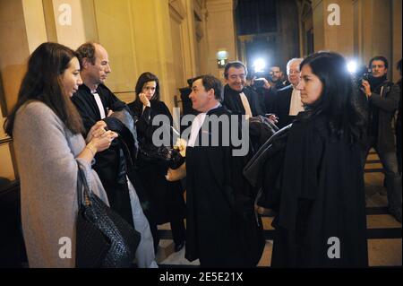Les avocats français Karim Achoui Francis Szpiner (C) et Patrick Maisonneuve arrivent au tribunal d'assises après le verdict rendu dans le procès de Ferrera à Paris, France, le 14 décembre 2008. Le gangster Antonio Ferrera a été condamné à dix-sept ans de prison et l'avocat Karim Achoui à sept ans. Photo de Mousse/ABACAPRESS.COM Banque D'Images