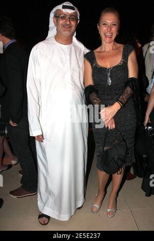 Le directeur artistique du festival, Masud Amralla al-Ali, avec l'actrice britannique Caroline Goodall, qui assistait au film italien « Pa Ra Da » After Party lors du 5e Festival du film de Dubaï (DIFF), dans la station de Madinat Jumeirah, Dubaï, Émirats arabes Unis, le 14 décembre 2008. Photo de Benoit Pinguet/ABACAPRESS.COM Banque D'Images