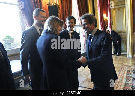Le nouveau ministre français des Affaires européennes, Bruno le Maire, l'ancien ministre français des Affaires européennes, Jean-Pierre Jouyet, le ministre français des Affaires étrangères, Bernard Kouchner, lors de la cérémonie de passation de pouvoir au ministère à Paris, en France, le 13 décembre 2008. Photo par Elodie Gregoire/ABACAPRESS.COM Banque D'Images