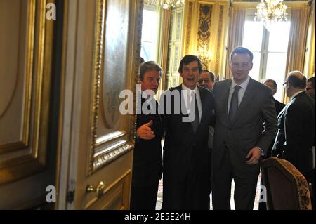Le ministre français des Affaires étrangères Bernard Kouchner, l'ancien Premier ministre français des Affaires européennes Jean-Pierre Jouyet et le nouveau Premier ministre français des Affaires européennes Bruno le Maire lors de la cérémonie de passation de pouvoir au ministère à Paris, en France, le 13 décembre 2008. Photo par Elodie Gregoire/ABACAPRESS.COM Banque D'Images