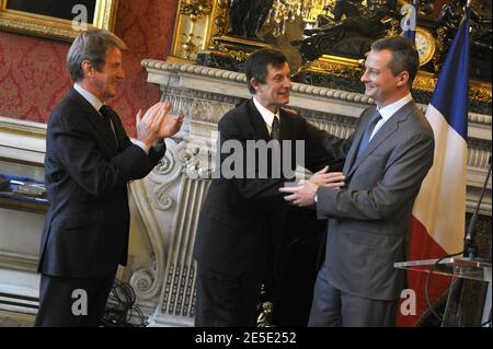 Le ministre français des Affaires étrangères Bernard Kouchner, l'ancien Premier ministre français des Affaires européennes Jean-Pierre Jouyet et le nouveau Premier ministre français des Affaires européennes Bruno le Maire lors de la cérémonie de passation de pouvoir au ministère à Paris, en France, le 13 décembre 2008. Photo par Elodie Gregoire/ABACAPRESS.COM Banque D'Images