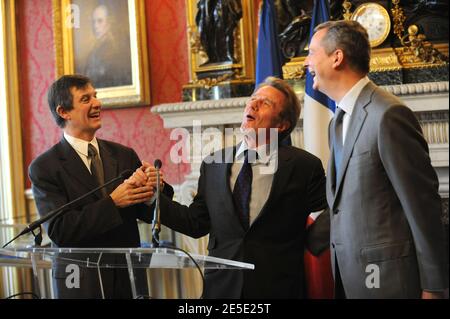 L'ancien ministre français des Affaires européennes Jean-Pierre Jouyet, le ministre français des Affaires étrangères Bernard Kouchner et le nouveau ministre français des Affaires européennes Bruno le Maire lors de la cérémonie de passation de pouvoir au ministère à Paris, France, le 13 décembre 2008. Photo par Elodie Gregoire/ABACAPRESS.COM Banque D'Images
