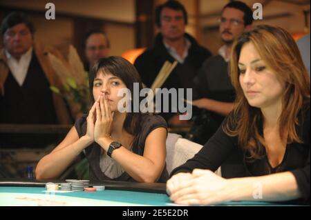 Estelle Denis et Shirley Bousquet, présentatrice de télévision française, participent au premier tournoi de poker féminin 'Tournoi des Sultanes' à Marrakech, Morrocco le 12 décembre 2008 organisé par Chilipoker et composé par 7 célébrités françaises, Alice Taglioni, Estelle Denis, Pascale Clark, Shirley Bousquet, Koxie, Caroline Diamant, Justine Fraioli. Photo de Thierry Orban/ABACAPRESS.COM Banque D'Images