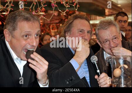 David Martin, Gerard Depardieu et Jean-Luc Petiternaud lors de l'événement « le Noël en grand » qui s'est tenu au Lafayette Gourmet Shop à Paris, France, le 19 décembre 2008. Photo de Giancarlo Gorassini/ABACAPRESS.COM Banque D'Images