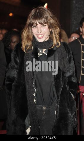 L'actrice française Lou Doillon arrive à l'événement « le Noël en grand » qui a eu lieu au Lafayette Gourmet Shop à Paris, en France, le 19 décembre 2008. Photo de Giancarlo Gorassini/ABACAPRESS.COM Banque D'Images