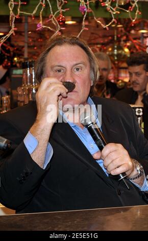 Gerard Depardieu lors de l'événement « le Noël en grand » qui a eu lieu au Lafayette Gourmet Shop à Paris, France, le 19 décembre 2008. Photo de Giancarlo Gorassini/ABACAPRESS.COM Banque D'Images