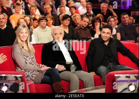 Charles Aznavour, sa fille Katia et son gendre Jean Rachid lors de l'enregistrement de l'émission Dimanche a Paris, France, le 1 décembre 2008. Photo Max Colin/ABACAPRESS.COM Banque D'Images