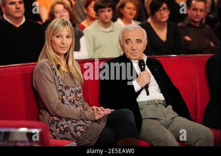 Charles Aznavour, sa fille Katia et son gendre Jean Rachid lors de l'enregistrement de l'émission Dimanche a Paris, France, le 1 décembre 2008. Photo Max Colin/ABACAPRESS.COM Banque D'Images