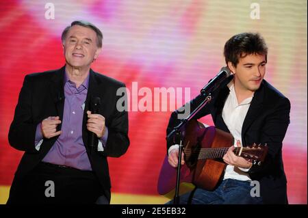 Salvatore Adamo et Renan Luce à l'enregistrement du vivre Dimanche le 8 décembre 2008 à Paris, France. Photo de Max Colin/ABACAPRESS.COM Banque D'Images