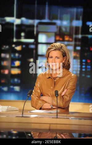 La présentatrice Claire Chazal pose à la salle de presse TF1 à Paris, en France, le 15 novembre 2008. Photo de Max Colin/ABACAPRESS.COM Banque D'Images