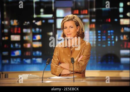 La présentatrice Claire Chazal pose à la salle de presse TF1 à Paris, en France, le 15 novembre 2008. Photo de Max Colin/ABACAPRESS.COM Banque D'Images