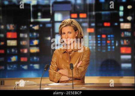 La présentatrice Claire Chazal pose à la salle de presse TF1 à Paris, en France, le 15 novembre 2008. Photo de Max Colin/ABACAPRESS.COM Banque D'Images