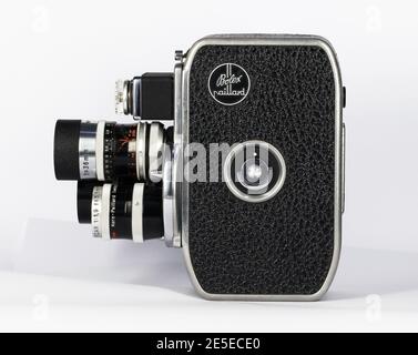 Une Ancienne Caméra Cinéma Suisse Bolex Paillard D8L Double 8mm De 1958 Avec Trois Objectifs Image430077654