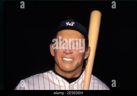 New York Yankees baseball legend Derek Jeter leaving Citibank in Beverly  Hills Featuring: Derek Jeter Where: Los Angeles, California, United States  When: 22 Nov 2015 Stock Photo - Alamy