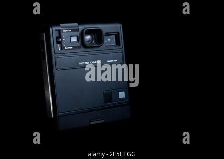Ancienne caméra polarioïde automatique Banque D'Images
