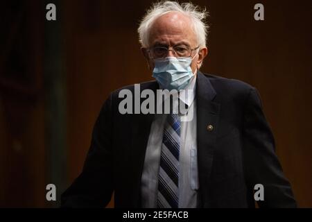 Le sénateur Bernie Sanders, I-VT, arrive à un comité sénatorial de l'énergie et des ressources naturelles à Capitol Hill à Washington, DC? USA, le mercredi 27 janvier 2021, pour examiner la nomination de Jennifer Mulhern Granholm au poste de secrétaire à l'énergie. Photo de Graeme Jennings/Pool/ABACAPRESS.COM Banque D'Images