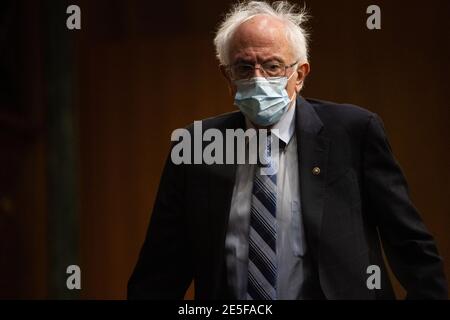 Le sénateur Bernie Sanders, I-VT, arrive à un comité sénatorial de l'énergie et des ressources naturelles à Capitol Hill à Washington, DC? USA, le mercredi 27 janvier 2021, pour examiner la nomination de Jennifer Mulhern Granholm au poste de secrétaire à l'énergie. Photo de Graeme Jennings/Pool/ABACAPRESS.COM Banque D'Images