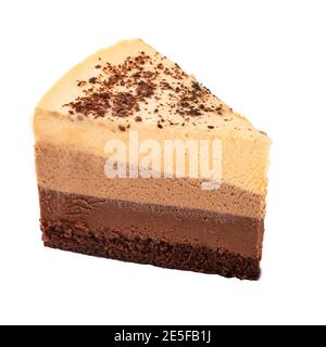 Tranche isolée de cheesecake au chocolat sur blanc Banque D'Images