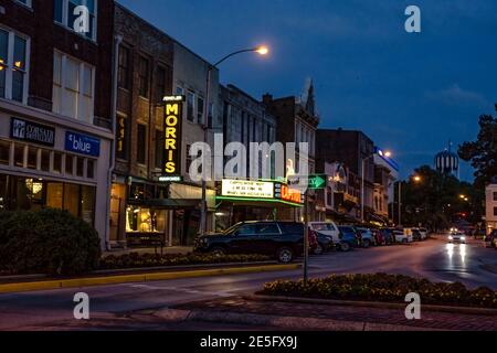 Bowling Green, Kentucky, USA - 22 juin 2017: Capitol Theatre dans le centre-ville de Bowling Green quartier de divertissement pendant l'heure bleue. Banque D'Images