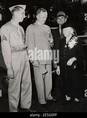 MG John W. Leonard, Alexander A. Drabik et ses parents au zoo de Toledo. Banque D'Images