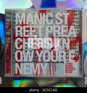 Un exemplaire de l'album Manic Street Preachers Know Your Enemy sur CD Banque D'Images