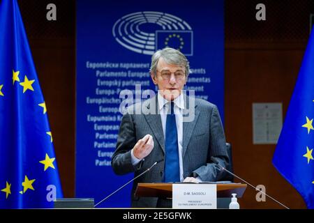 (210128) -- BRUSSLES, le 28 janvier 2021 (Xinhua) -- le président du Parlement européen, David Sassoli, prononce un discours sur un événement virtuel marquant la Journée internationale de commémoration de l'Holocauste à Bruxelles, Belgique, le 27 janvier 2021. La Journée internationale de commémoration de l'Holocauste est une journée mondiale du 27 janvier désignée par les Nations Unies en 2005 pour commémorer le génocide qui s'est produit pendant la Seconde Guerre mondiale L'année 2021 marque le 76e anniversaire de la libération d'Auschwitz, la fin de l'Holocauste. (Union européenne/document via Xinhua) Banque D'Images