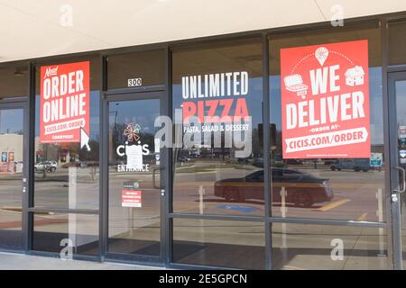 (210128) -- TEXAS, 28 janvier 2021 (Xinhua) -- UN restaurant Cici's Pizza est vu à Plano, Texas, États-Unis, le 27 janvier 2021. La chaîne de buffet américaine Cici's Pizza a déposé une demande de protection contre la faillite pour le chapitre 11 le 25 janvier en raison de l'impact de la pandémie COVID-19. (Photo de Dan Tian/Xinhua) Banque D'Images