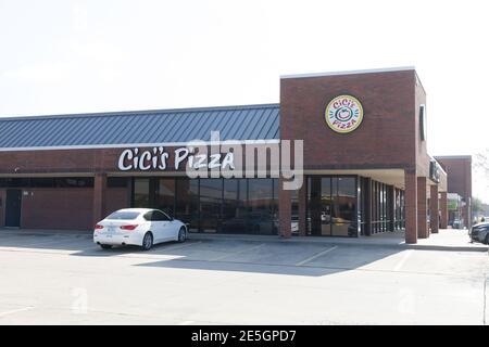 (210128) -- TEXAS, 28 janvier 2021 (Xinhua) -- UN restaurant Cici's Pizza est vu à Plano, Texas, États-Unis, le 27 janvier 2021. La chaîne de buffet américaine Cici's Pizza a déposé une demande de protection contre la faillite pour le chapitre 11 le 25 janvier en raison de l'impact de la pandémie COVID-19. (Photo de Dan Tian/Xinhua) Banque D'Images