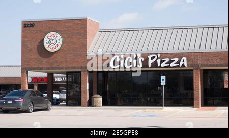 (210128) -- TEXAS, 28 janvier 2021 (Xinhua) -- UN restaurant Cici's Pizza est vu à Plano, Texas, États-Unis, le 27 janvier 2021. La chaîne de buffet américaine Cici's Pizza a déposé une demande de protection contre la faillite pour le chapitre 11 le 25 janvier en raison de l'impact de la pandémie COVID-19. (Photo de Dan Tian/Xinhua) Banque D'Images