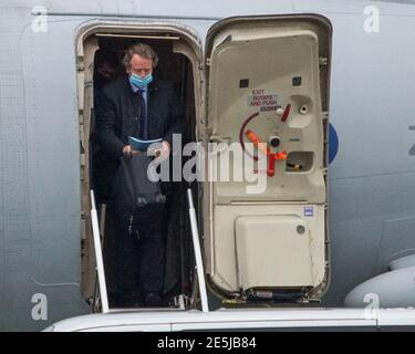 Glasgow, Écosse, Royaume-Uni. 28 janvier 2021. Photo : le député de RT Hon Alister Jack, secrétaire d'État pour l'Écosse. Le Premier ministre britannique Boris Johnson débarque de son avion à l'aéroport de Glasgow pour signaler le début de sa visite en Écosse. Sa visite a été parciée par la controverse en raison de l'interdiction de voyager que le Premier ministre écossais Nicola Sturgeon a mis en place pour se demander si la visite du PM est un voyage essentiel ou non. M. Johnson est en charge d'importants travaux pour maintenir les liens avec le syndicat. Crédit : Colin Fisher/Alay Live News Banque D'Images