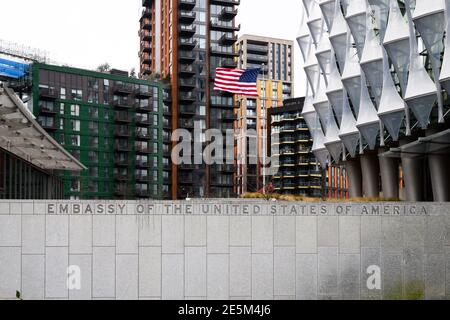 Le nouveau bâtiment de l'ambassade américaine à Vauxhall, Londres, le jour de l'inauguration du Président Biden le 20 janvier 2021 Banque D'Images