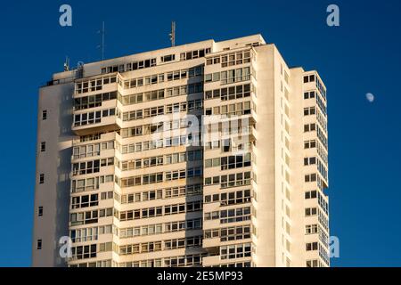 Brighton, le 23 janvier 2021 : Sussex Heights, un immeuble résidentiel d'appartements dans le centre-ville de Brighton. Banque D'Images