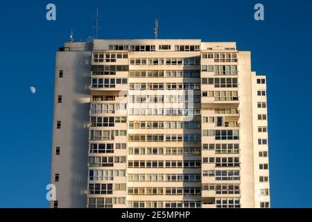 Brighton, le 23 janvier 2021 : Sussex Heights, un immeuble résidentiel d'appartements dans le centre-ville de Brighton. Banque D'Images