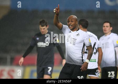 Swansea, Royaume-Uni. 27 janvier 2021. André Ayew de Swansea City réagit. EFL Skybet Championship Match, Swansea City v Brentford au Liberty Stadium de Swansea le mercredi 27 janvier 2021. Cette image ne peut être utilisée qu'à des fins éditoriales. Utilisation éditoriale uniquement, licence requise pour une utilisation commerciale. Aucune utilisation dans les Paris, les jeux ou les publications d'un seul club/ligue/joueur. photo par Andrew Orchard/Andrew Orchard sports Photography/Alamy Live News crédit: Andrew Orchard sports Photography/Alamy Live News Banque D'Images