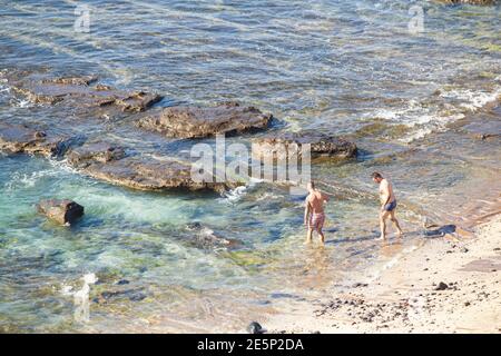 Las Palmas, Grande Canarie, Îles Canaries, Espagne. 28 janvier 2021. Le soleil glorieux de Las Palmas sur la Grande Canarie, tandis que des vents chauds et poussiéreux de la « Calima » soufflent d'Afrique. Crédit : Alan Dawson/Alay Live News. Banque D'Images