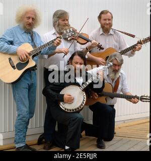 DUBLINERS, berühmte Irish Folk Music Band aus Dublin: Eamonn Campbell, John Sheahan, Sean Cannon, Ronnie Drew, Barney McKenna, vers 1983. THE DUBLINERS célèbre Irish Folk Music Band de Dublin: Eamonn Campbell, John Sheahan, Sean Cannon, Ronnie Drew, Barney McKenna, vers 1983. Banque D'Images