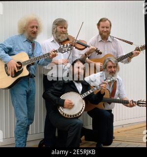 DUBLINERS, berühmte Irish Folk Music Band aus Dublin: Eamonn Campbell, John Sheahan, Sean Cannon, Ronnie Drew, Barney McKenna, vers 1983. THE DUBLINERS célèbre Irish Folk Music Band de Dublin: Eamonn Campbell, John Sheahan, Sean Cannon, Ronnie Drew, Barney McKenna, vers 1983. Banque D'Images