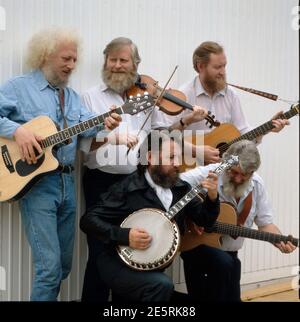 DUBLINERS, berühmte Irish Folk Music Band aus Dublin: Eamonn Campbell, John Sheahan, Sean Cannon, Ronnie Drew, Barney McKenna, vers 1983. THE DUBLINERS célèbre Irish Folk Music Band de Dublin: Eamonn Campbell, John Sheahan, Sean Cannon, Ronnie Drew, Barney McKenna, vers 1983. Banque D'Images