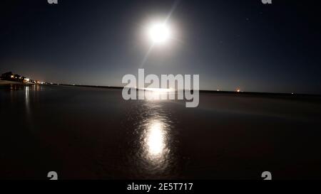 Scène nocturne de la plage Banque D'Images