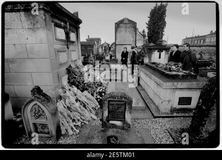 François Mitterrand Funeral dans sa ville natale de Jarnac in La Charente dans le sud-ouest de la France 11 janvier 1996 la Mitterrand parcelle familiale à Jarnac Banque D'Images